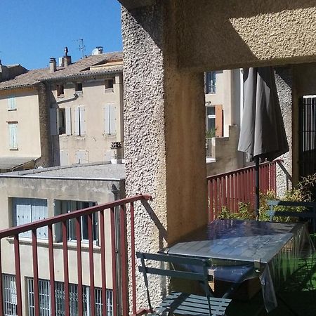 appartement climatisé avec terrasse au coeur de Nyons Exterior foto